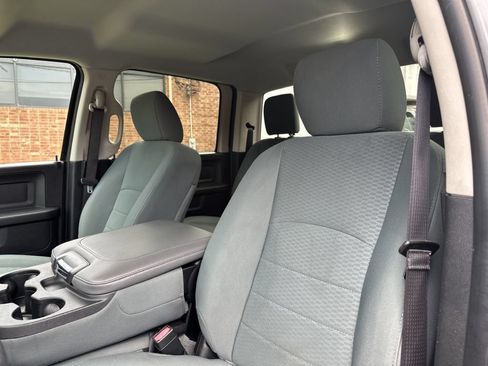 Used 2015 RAM 1500 Express RWD image 23
