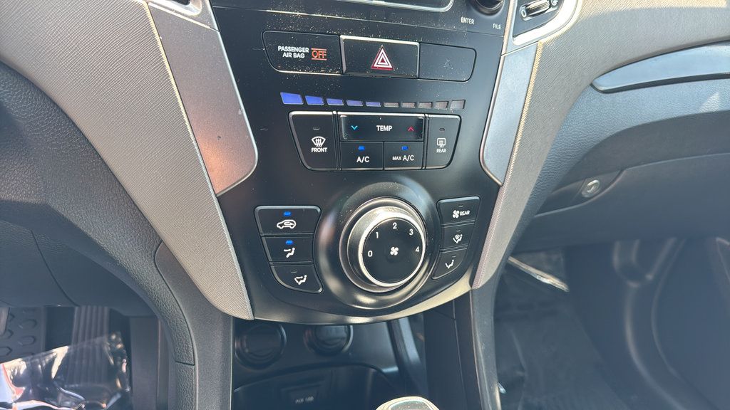 Used 2016 Hyundai Santa Fe SE AWD/4WD image 27