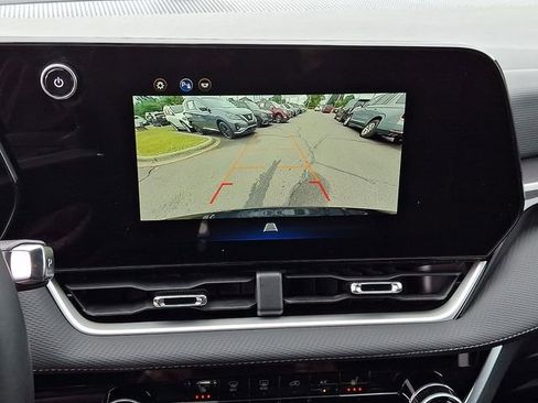 Used 2025 Chevrolet Equinox LT FWD image 17