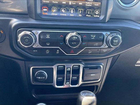 Used 2020 Jeep Wrangler Unlimited Sahara image 15