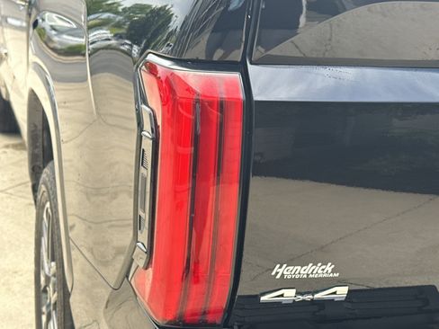 Used 2025 Toyota Tundra Limited AWD/4WD image 12
