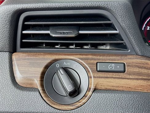 Used 2022 Volkswagen Passat 2.0T image 14