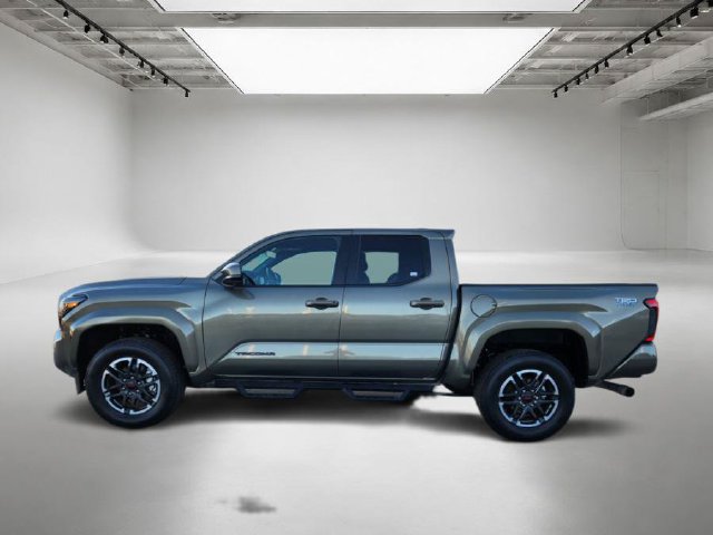 Used 2025 Toyota Tacoma TRD Sport AWD/4WD image 2