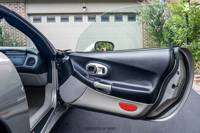 Used 2000 Chevrolet Corvette Coupe RWD image 35