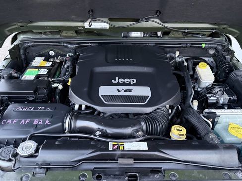 Used 2016 Jeep Wrangler Sahara image 11