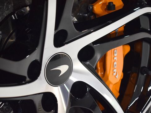 Used 2024 McLaren 750S Spider RWD image 19