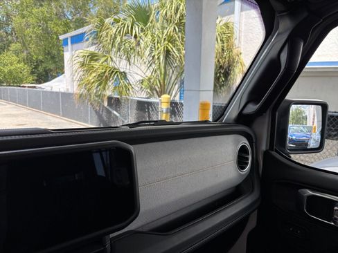 Used 2025 Jeep Wrangler Sahara AWD/4WD image 35