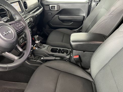 Used 2023 Jeep Wrangler Unlimited image 4