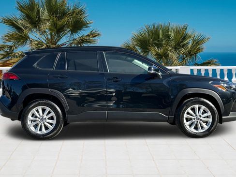 Used 2022 Toyota Corolla Cross LE image 3