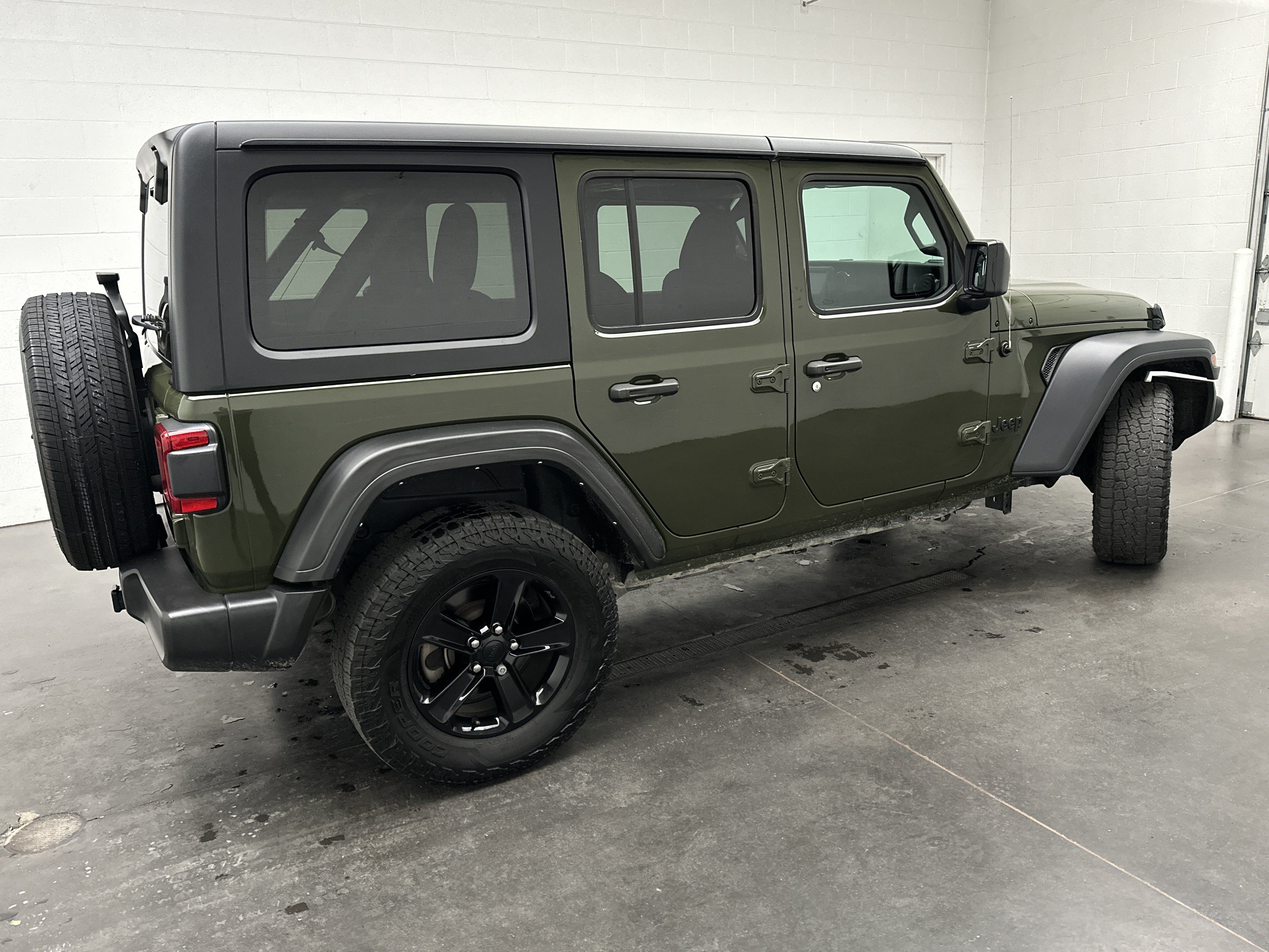 Used 2022 Jeep Wrangler Unlimited Sport AWD/4WD image 9