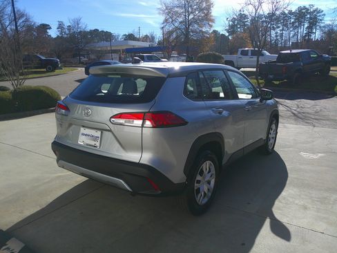 Used 2025 Toyota Corolla Cross L image 12