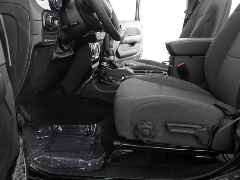 Used 2025 Jeep Wrangler Unlimited Sahara w/ Safety Group AWD/4WD image 15