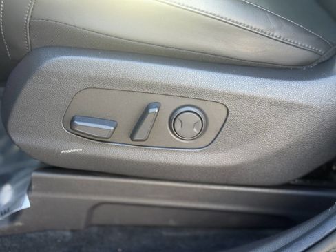 Used 2023 Kia Carnival LX image 22