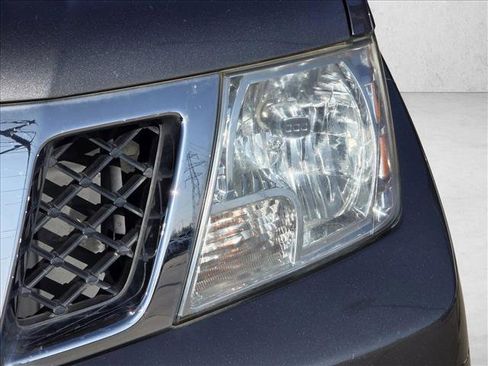 Used 2019 Nissan Frontier SV image 11