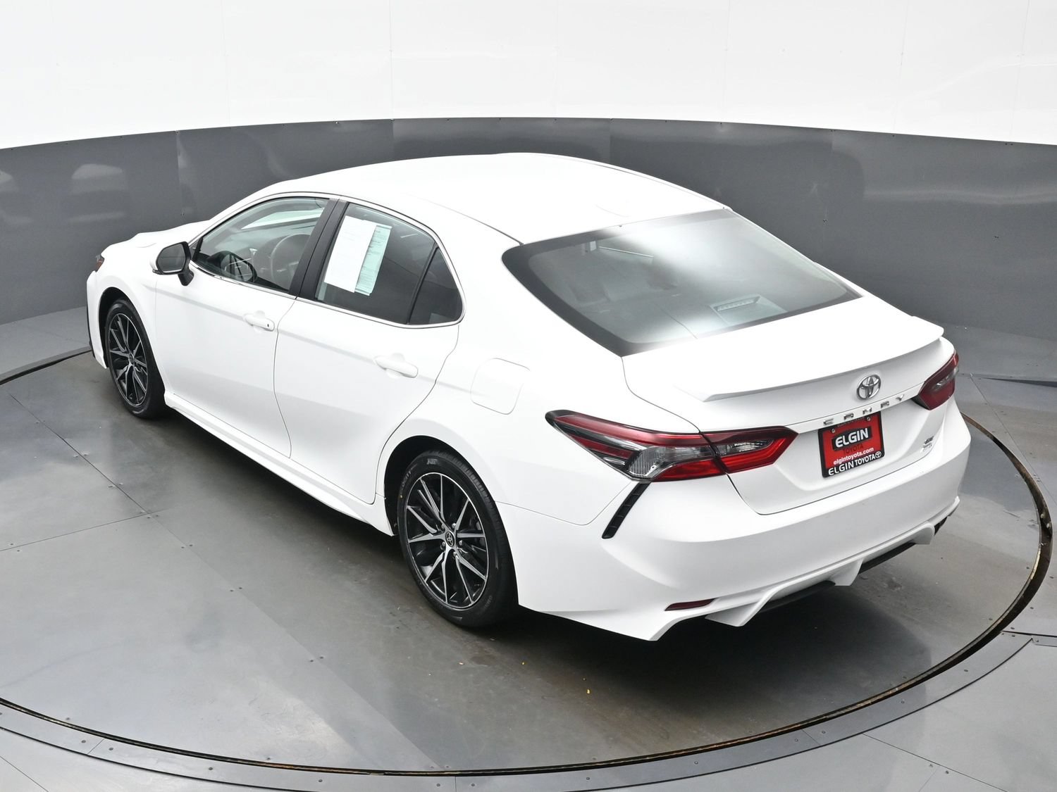 Used 2024 Toyota Camry SE AWD/4WD image 38