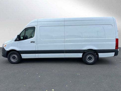 Used 2024 Mercedes-Benz Sprinter 2500 image 6