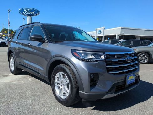 New 2026 Ford Explorer Active w/ Active Comfort Package image 2