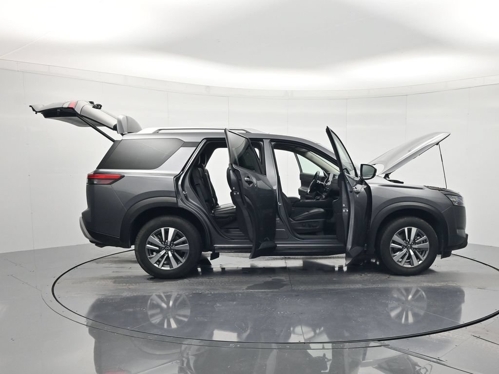 Used 2025 Nissan Pathfinder SL AWD/4WD image 48