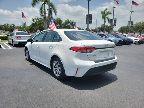Used 2025 Toyota Corolla LE FWD image 9