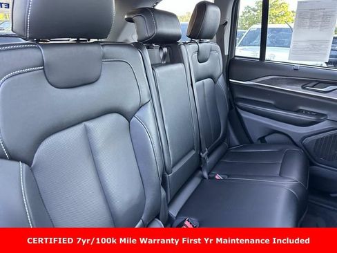 Used 2024 Jeep Grand Cherokee Limited w/ Luxury Tech Group II AWD/4WD image 13