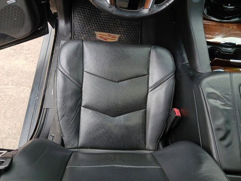 Used 2017 Cadillac Escalade Premium Luxury image 19