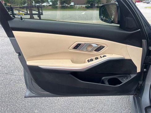 Used 2023 BMW 330i Sedan w/ M Sport Package image 10