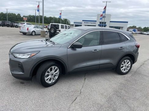 Used 2023 Ford Escape Active w/ Tech Pack #1 AWD/4WD image 4