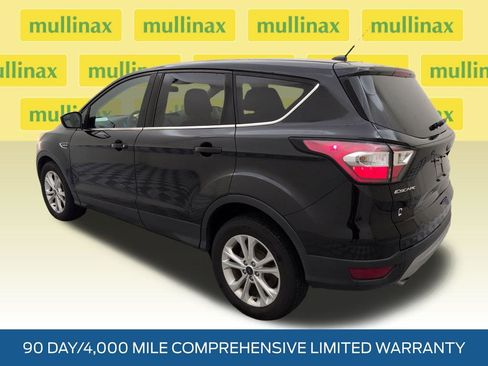 Used 2017 Ford Escape SE FWD image 9