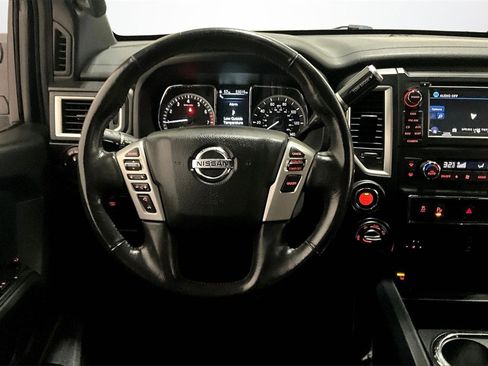 Used 2018 Nissan Titan PRO-4X image 9