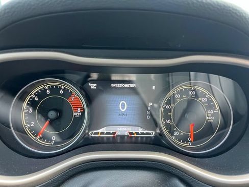 Used 2016 Jeep Cherokee High Altitude w/ Luxury Group FWD image 11