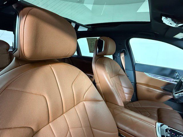 Used 2024 BMW i7 xDrive60 AWD/4WD image 30