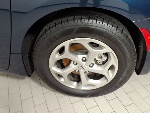 Used 2024 Chrysler Pacifica Limited w/ Trailer Tow Group FWD image 8