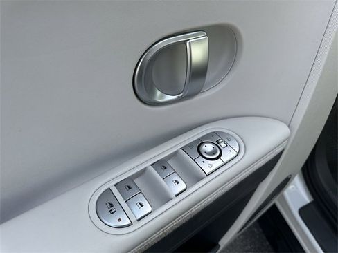 Used 2023 Hyundai Ioniq 5 SEL image 15