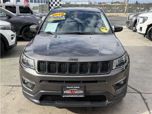Used 2019 Jeep Compass Latitude FWD image 9