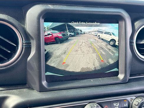 Used 2023 Jeep Wrangler Unlimited Rubicon 4xe w/ Safety Group AWD/4WD image 15