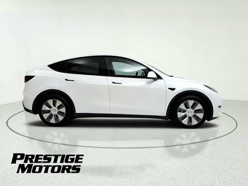 Used 2024 Tesla Model Y Long Range AWD/4WD image 9