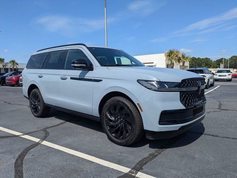 New 2027 Lincoln Navigator Reserve w/ Jet Appearance Package AWD/4WD image 2