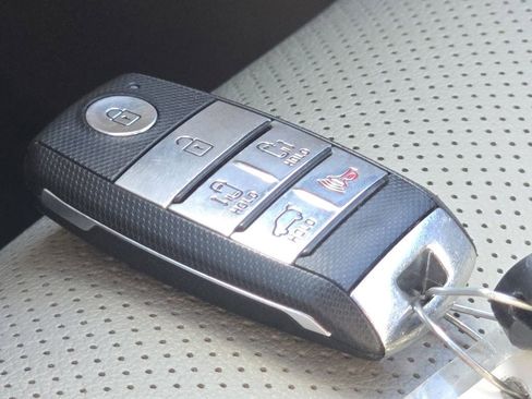 Used 2020 Kia Sedona EX FWD image 31