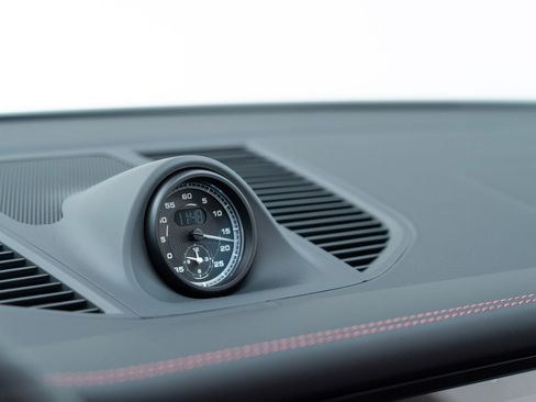 Certified 2025 Porsche Macan image 25