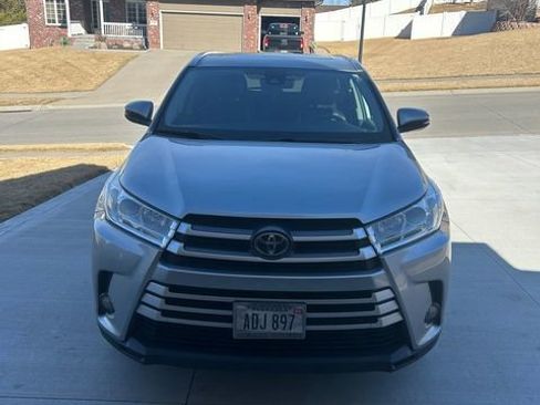 Used 2019 Toyota Highlander XLE w/ Protection Package #3 image 21