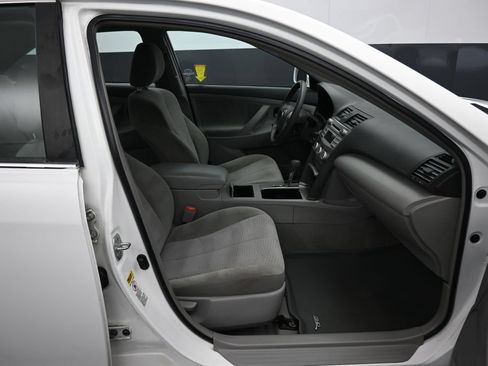 Used 2011 Toyota Camry LE FWD image 37