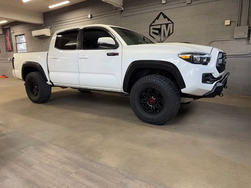 Used 2019 Toyota Tacoma TRD Pro AWD/4WD image 4