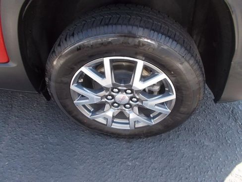 Used 2023 GMC Acadia SLT image 13