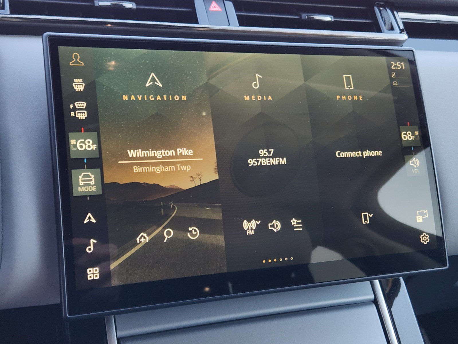 Certified 2025 Land Rover Range Rover Velar S AWD/4WD image 17