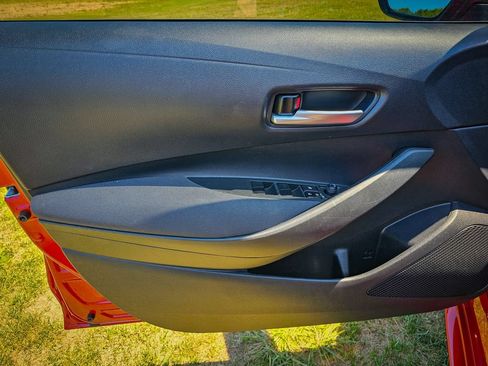 Used 2020 Toyota Corolla LE FWD image 9