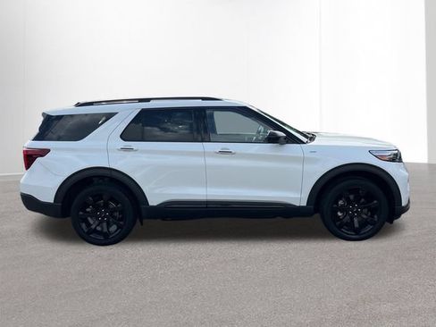 Used 2023 Ford Explorer ST-Line AWD/4WD image 3