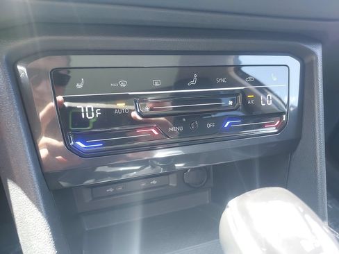 Used 2023 Volkswagen Tiguan SE w/ Panoramic Sunroof Package FWD image 15