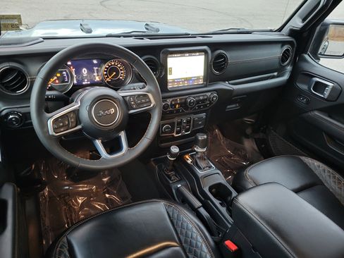 Used 2023 Jeep Gladiator Overland image 19