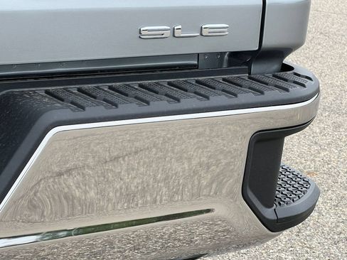 New 2026 GMC Sierra 2500 SLE w/ SLE Value Package; AWD/4WD image 9