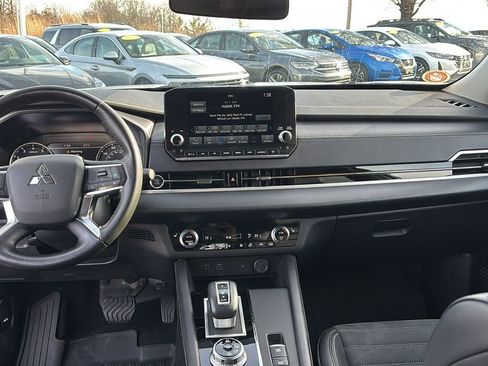 Used 2024 Mitsubishi Outlander SE image 12